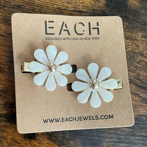 Brand New Each Jewels Daisy Hairclips